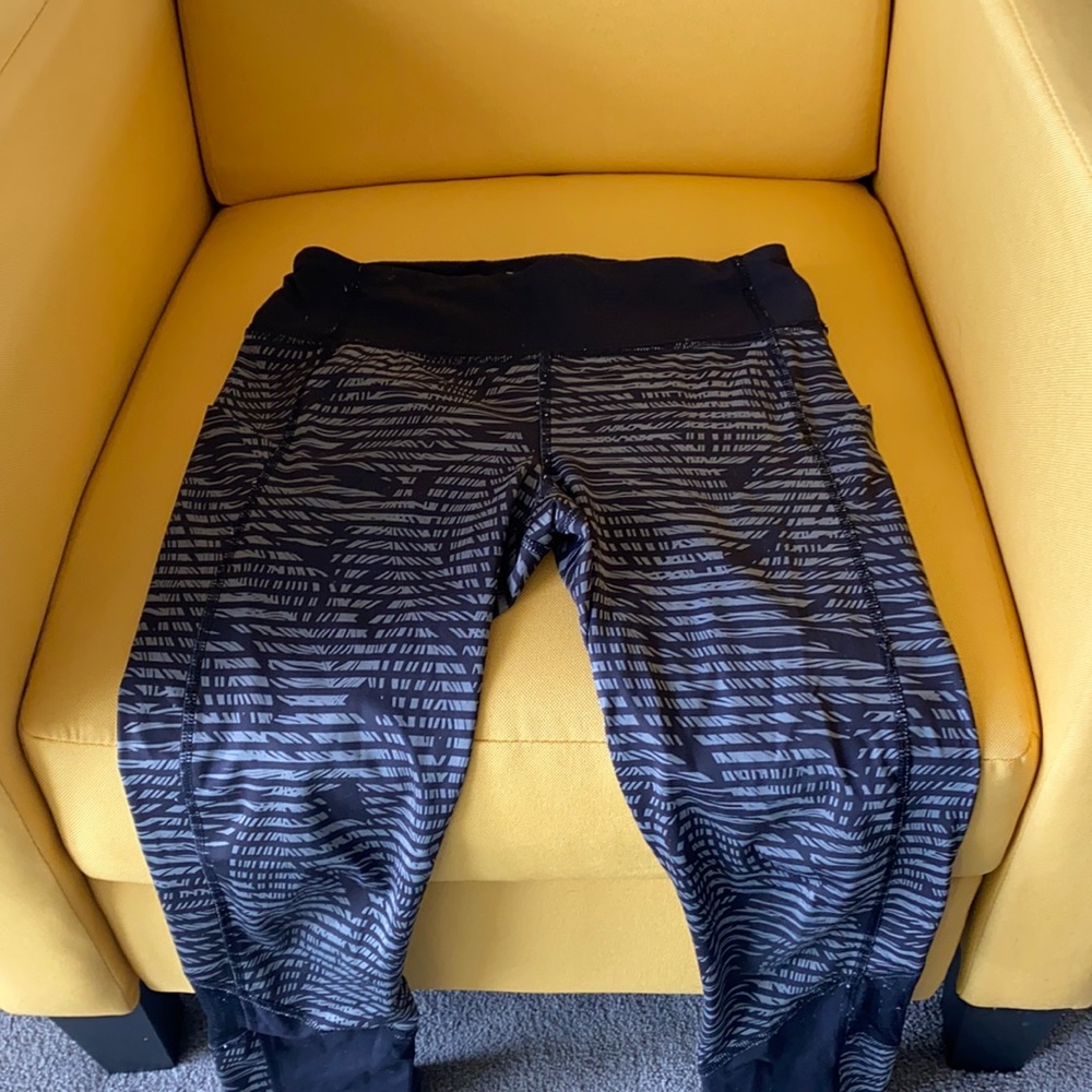 Lululemon leggings with pockets.